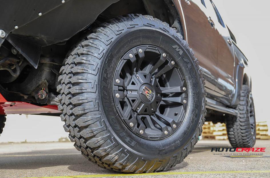 TOYOTA HILUX 4WD MONSTER XD 2 MATTE BLACK
